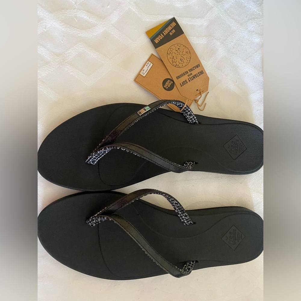 NEW Freewaters Lana Black 11-M Memory Foam Sandals